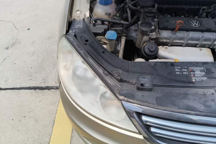 Used Volkswagen Lavida 2011 1.6L Automatic Premium Edition Engine Bay Right
