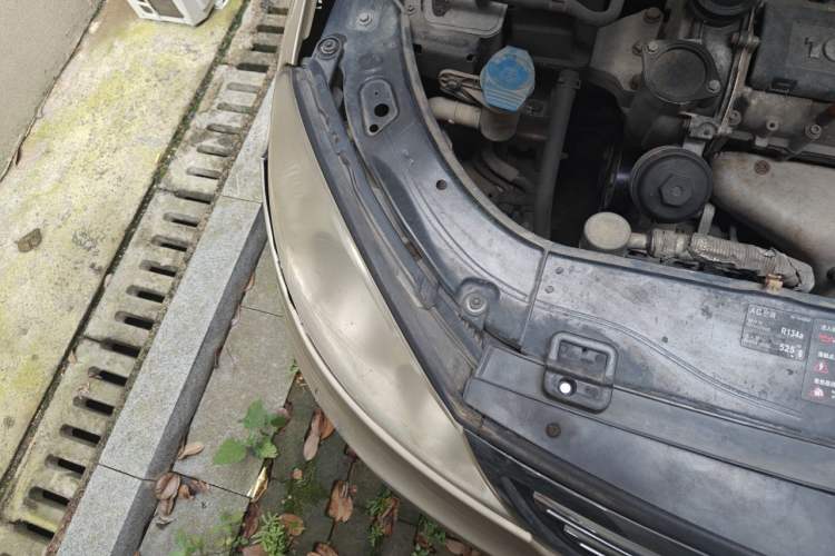 Used Volkswagen Lavida 2011 1.6L Automatic PinYou Edition Engine Bay Right