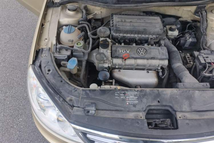 Used Volkswagen Lavida 2011 1.6L Automatic Premium Edition Engine Bay Right