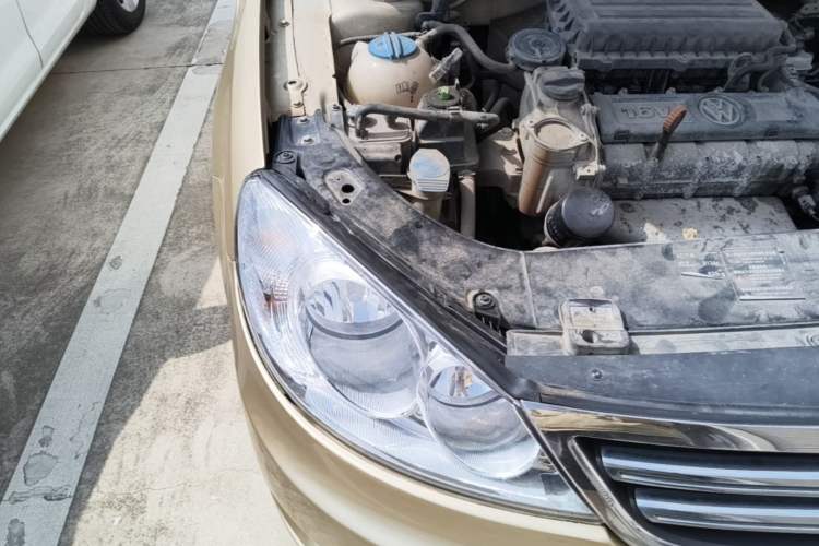 Used Volkswagen Lavida 2011 1.6L Manual - Premium Edition Engine Bay Right
