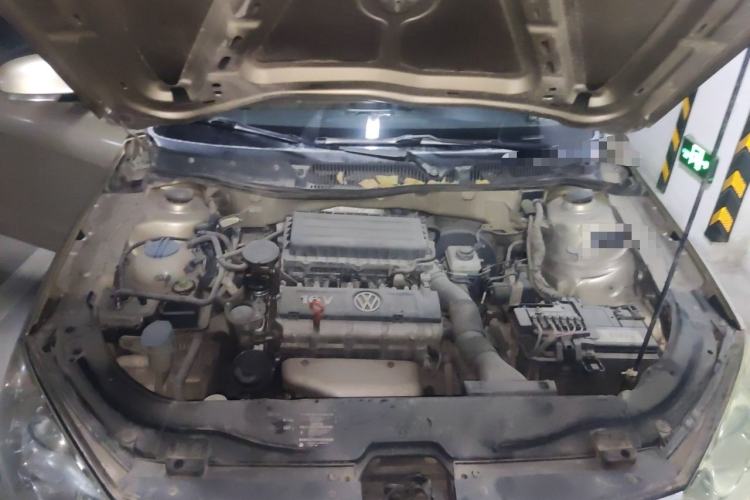 Used Volkswagen Lavida 2011 1.6L Automatic Premium Edition Engine Bay