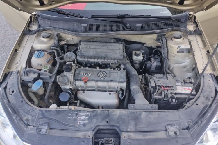Used Volkswagen Lavida 2011 1.6L Automatic Premium Edition Engine Bay