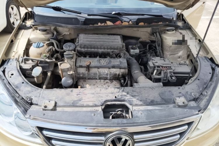 Used Volkswagen Lavida 2011 1.6L Manual - Premium Edition Engine Bay
