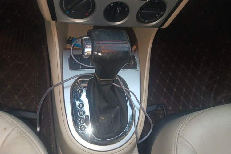 Used Volkswagen Lavida 2011 1.6L Automatic Premium Edition Gear Lever