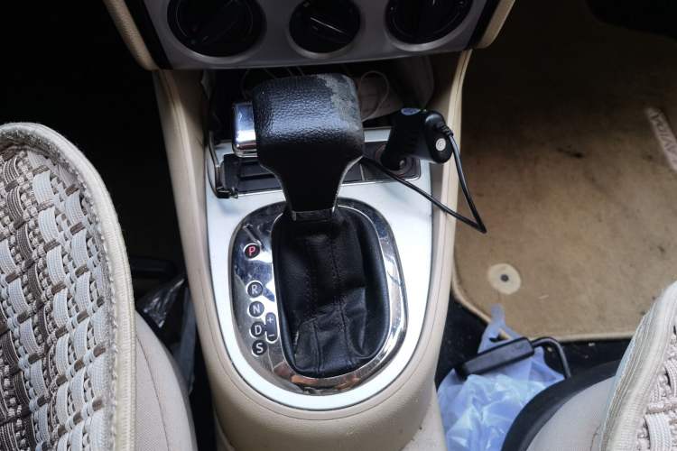 Used Volkswagen Lavida 2011 1.6L Automatic PinYou Edition Gear Lever