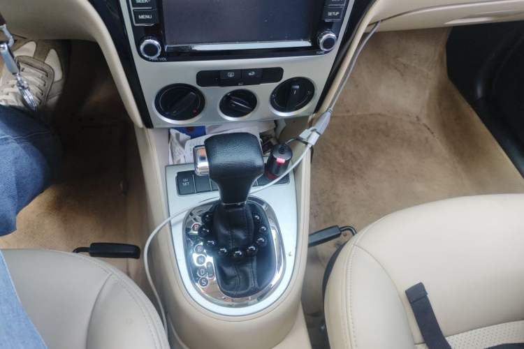 Used Volkswagen Lavida 2011 1.6L Automatic Premium Edition Gear Lever