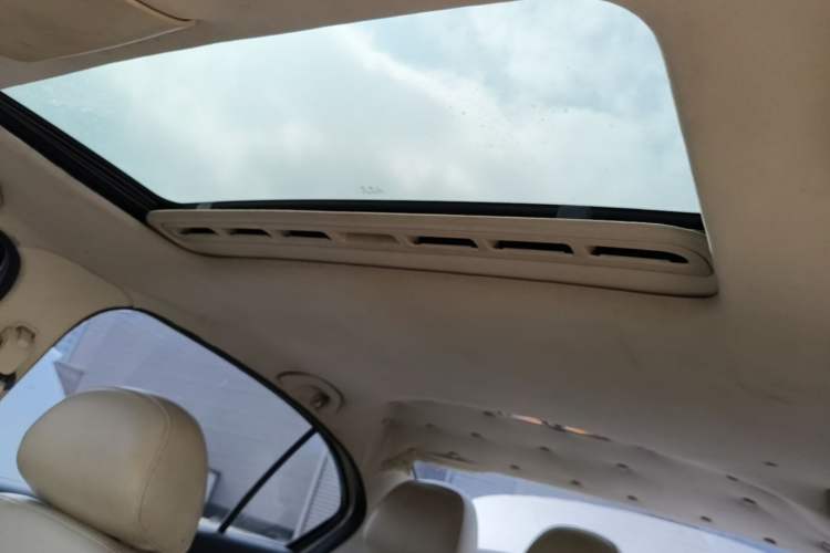 Used Volkswagen Lavida 2011 1.6L Manual - Premium Edition Headliner