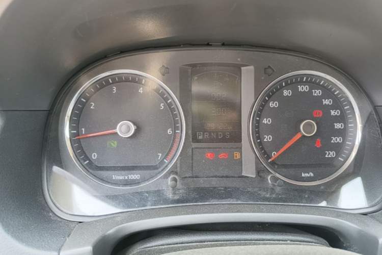 Used Volkswagen Lavida 2011 1.6L Automatic Premium Edition Instrument Cluster