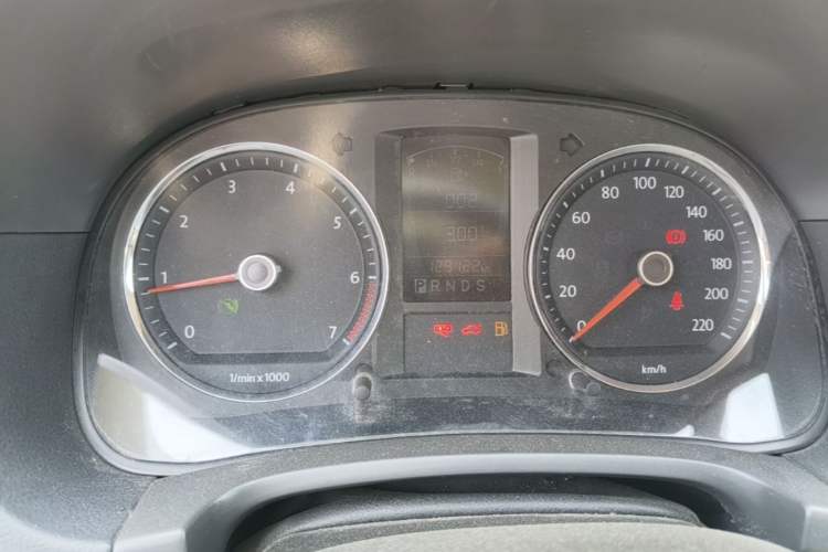 Used Volkswagen Lavida 2011 1.6L Automatic Premium Edition Odometer Close Up