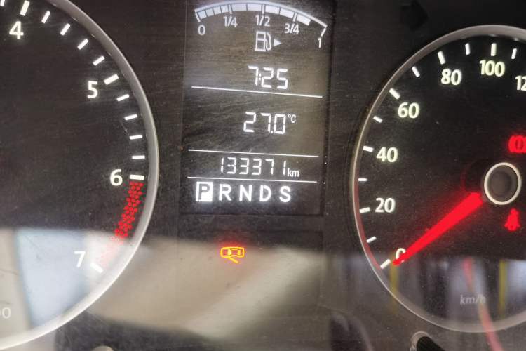 Used Volkswagen Lavida 2011 1.6L Automatic PinYou Edition Odometer Close Up