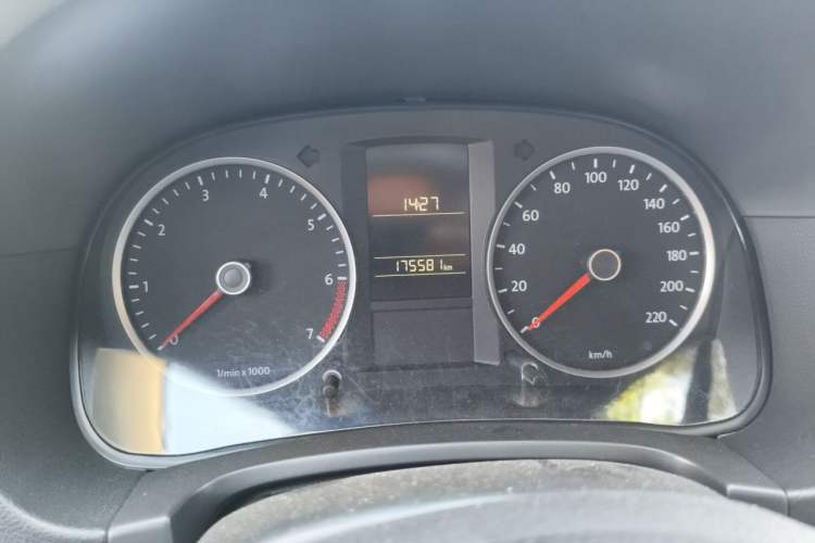 Used Volkswagen Lavida 2011 1.6L Manual Joy Version Odometer Close Up
