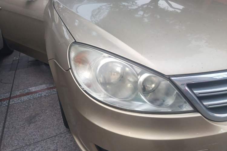 Used Volkswagen Lavida 2011 1.6L Automatic Premium Edition Right Front Headlight