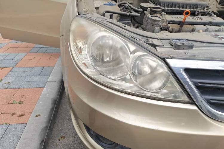 Used Volkswagen Lavida 2011 1.6L Manual Joy Version Right Front Headlight