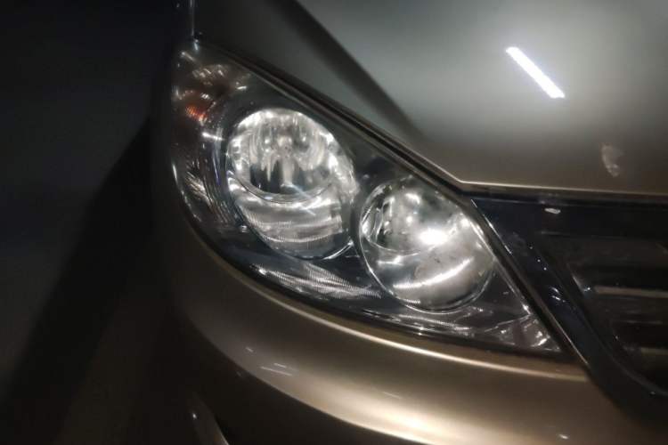 Used Volkswagen Lavida 2011 1.6L Automatic Premium Edition Right Front Headlight