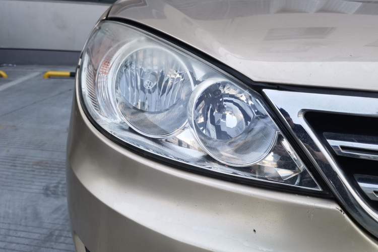 Used Volkswagen Lavida 2011 1.6L Automatic PinYou Edition Right Front Headlight