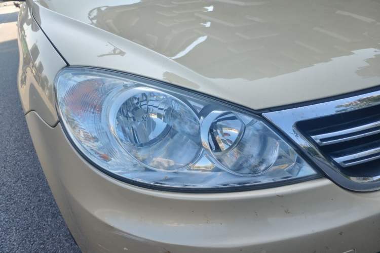 Used Volkswagen Lavida 2011 1.6L Automatic Premium Edition Right Front Headlight