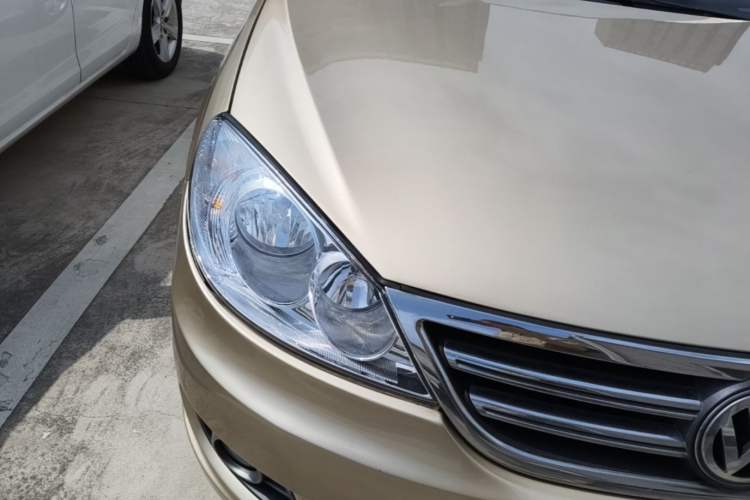 Used Volkswagen Lavida 2011 1.6L Manual - Premium Edition Right Front Headlight