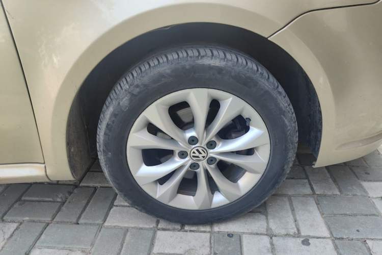 Used Volkswagen Lavida 2011 1.6L Automatic Pinxuan Edition Right Front Wheel Hub