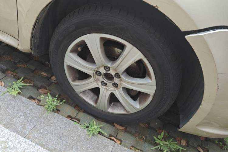Used Volkswagen Lavida 2011 1.6L Automatic PinYou Edition Right Front Wheel Hub