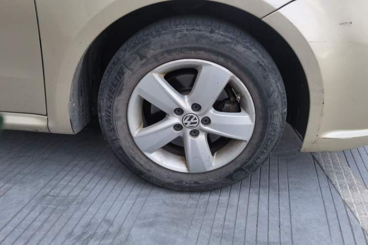 Used Volkswagen Lavida 2011 1.6L Automatic PinYou Edition Right Front Wheel Hub