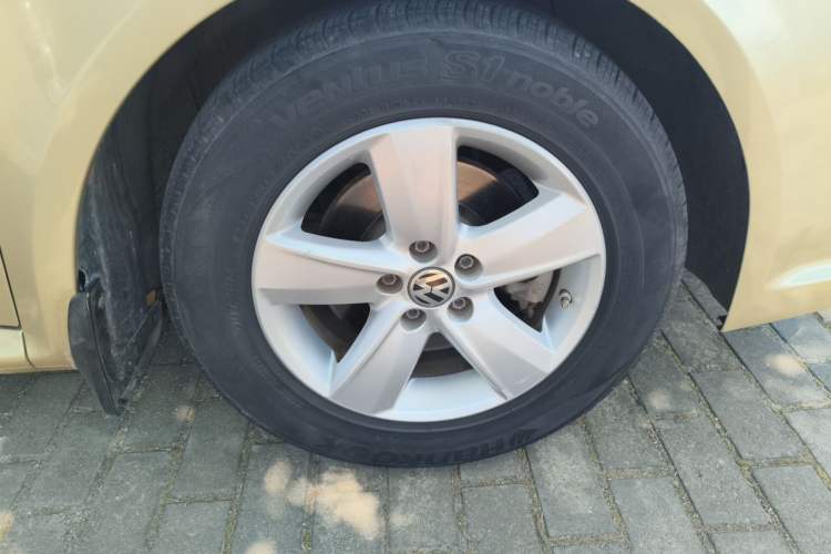 Used Volkswagen Lavida 2011 1.6L Manual Joy Version Right Front Wheel Hub