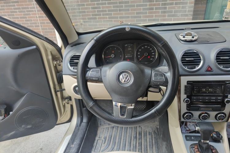 Used Volkswagen Lavida 2011 1.6L Automatic Pinxuan Edition Steering Wheel