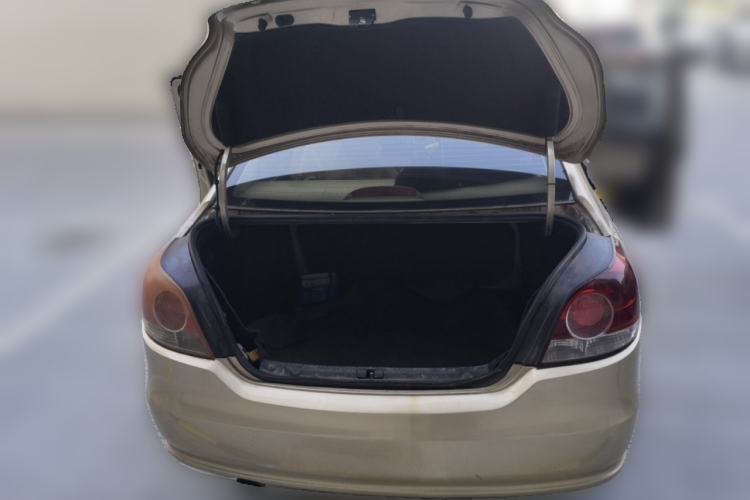 Used Volkswagen Lavida 2011 1.6L Automatic PinYou Edition Trunk