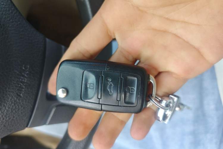 Used Volkswagen Lavida 2011 1.6L Automatic Premium Edition Vehicle Key