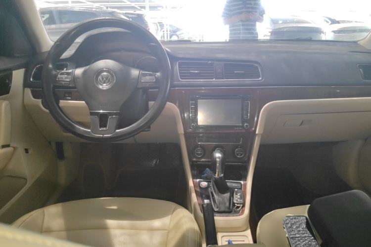Used Volkswagen Lavida  Center Console