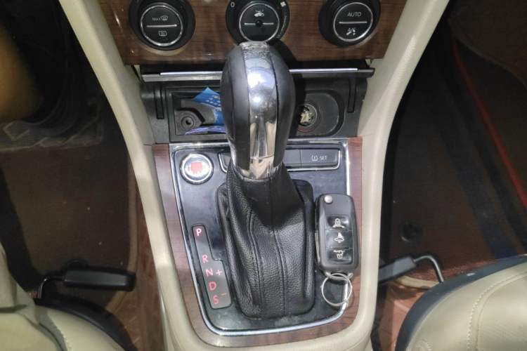 Used Volkswagen Lavida  Gear Lever