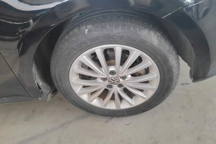 Used Volkswagen Lavida  Right Front Wheel Hub