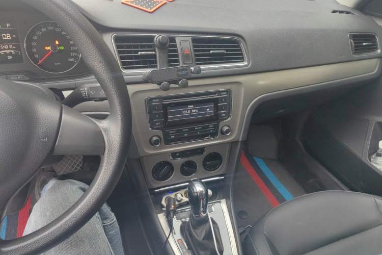Used Volkswagen Lavida 2013 Restyled Classic 1.6L Automatic Comfort Edition Audio And AC Panel