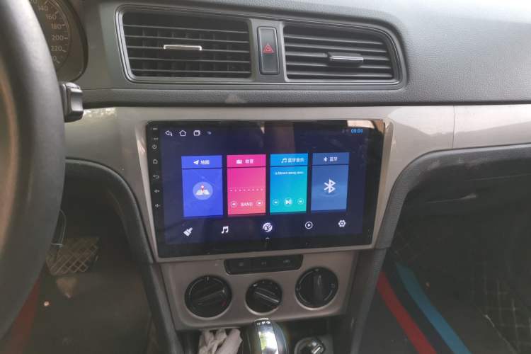Used Volkswagen Lavida 2013 Revised Classic 1.6L Automatic Fashion Edition Audio And AC Panel