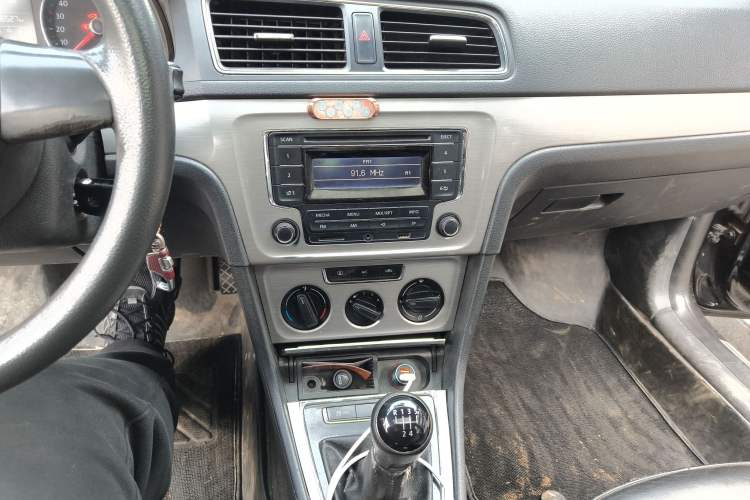 Used Volkswagen Lavida 2013 Revised Version 1.4 TSI Manual Comfort Edition Audio And AC Panel