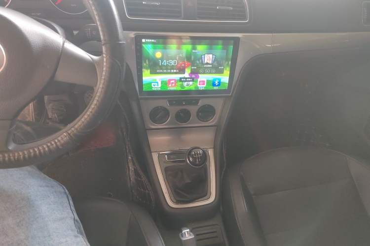 Used Volkswagen Lavida 2013 Restyled Classic 1.6L Manual Comfort Edition Audio And AC Panel