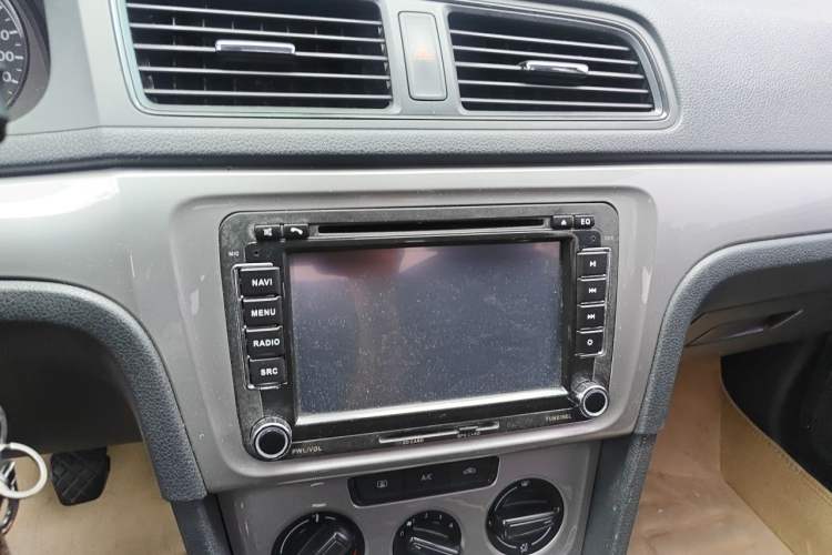 Used Volkswagen Lavida 2013 Revised Classic 1.6L Manual Fashion Edition Audio And AC Panel