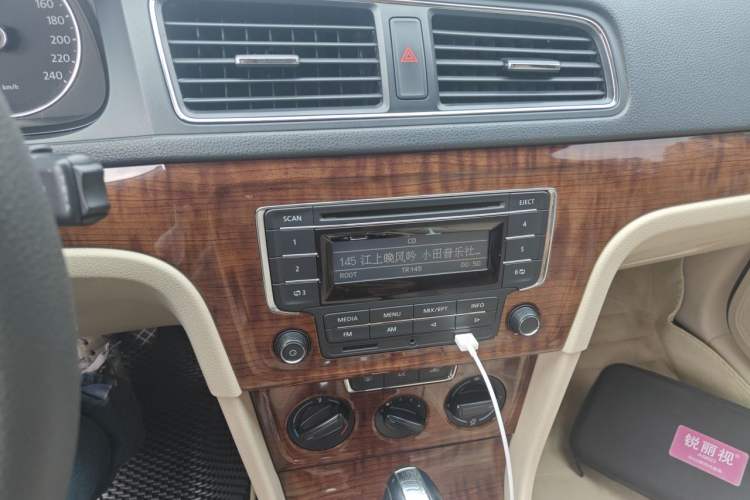 Used Volkswagen Lavida 2013 Restyled Classic 1.6L Automatic Comfort Edition Audio And AC Panel