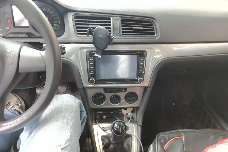 Used Volkswagen Lavida 2013 Revised Classic 1.6L Manual Fashion Edition Audio And AC Panel