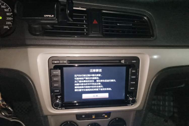 Used Volkswagen Lavida 2013 Revised Classic 1.6L Automatic Fashion Edition Audio And AC Panel