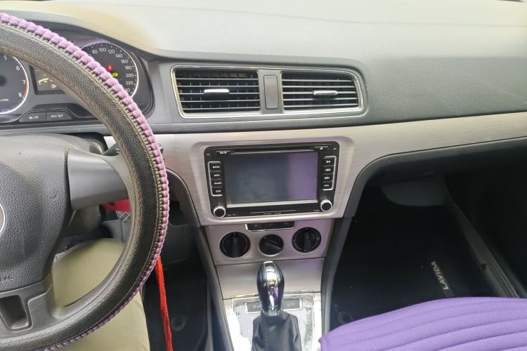 Used Volkswagen Lavida 2013 Restyled Classic 1.6L Automatic Comfort Edition Audio And AC Panel