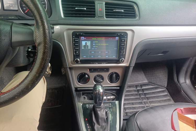 Used Volkswagen Lavida 2013 Restyled Classic 1.6L Automatic Comfort Edition Audio And AC Panel