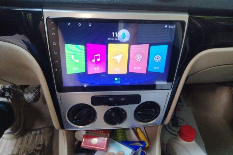 Used Volkswagen Lavida 2013 Classic 1.6L Manual Fashion Edition Audio And AC Panel