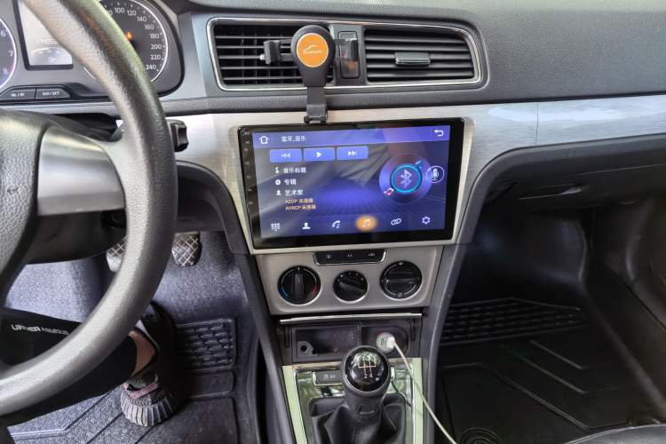 Used Volkswagen Lavida 2013 Revised Classic 1.6L Manual Fashion Edition Audio And AC Panel