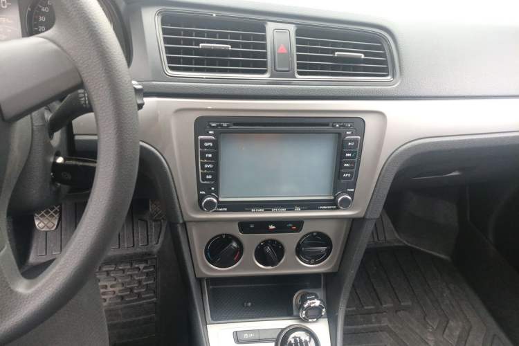 Used Volkswagen Lavida 2013 Revised Classic 1.6L Manual Fashion Edition Audio And AC Panel