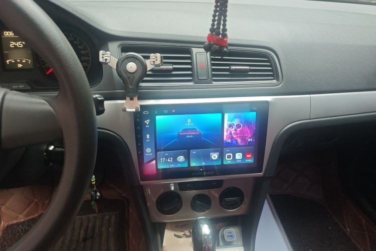 Used Volkswagen Lavida 2013 1.6L Automatic Fashion Edition Audio And AC Panel