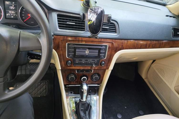 Used Volkswagen Lavida 2013 Revised Version 1.4 TSI DSG Comfort Edition Audio And AC Panel