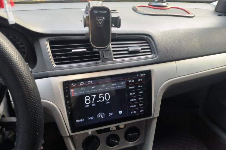 Used Volkswagen Lavida 2013 1.6L Manual Fashion Edition Audio And AC Panel