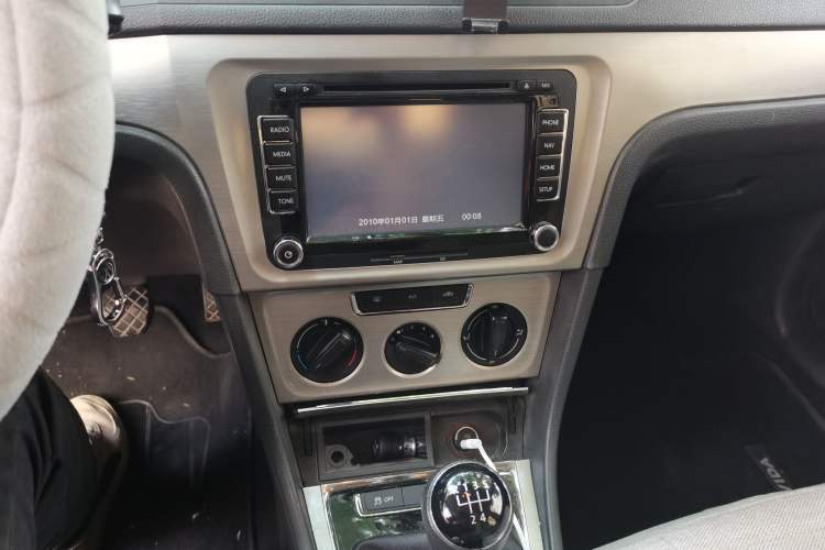 Used Volkswagen Lavida 2013 Revised Version 1.4 TSI Manual Comfort Edition Audio And AC Panel