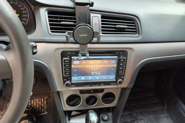 Used Volkswagen Lavida 2013 Revised Classic 1.6L Automatic Fashion Edition Audio And AC Panel