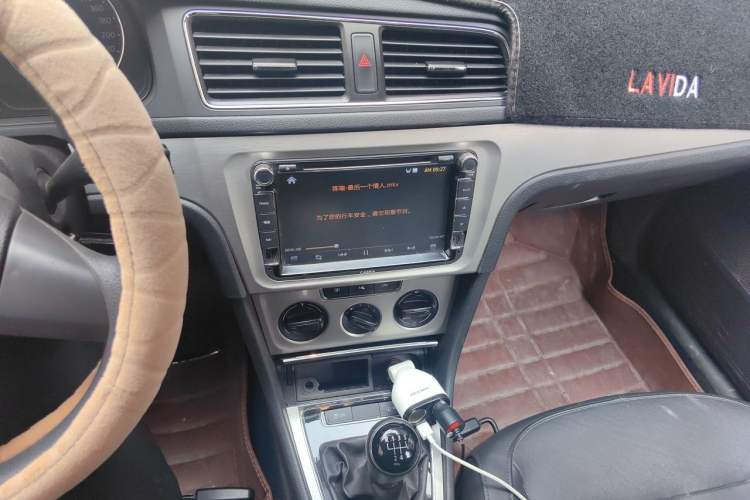 Used Volkswagen Lavida 2013 Restyled Classic 1.6L Manual Comfort Edition Audio And AC Panel